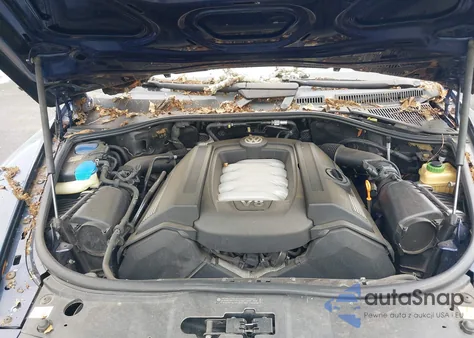 2006 Volkswagen Touareg V8 z USA, uszkodzony, nr VIN WVGZM77L86D020255